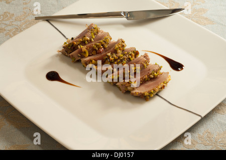 Getrocknete Früchte Käserand Thunfisch und Balsamico-Vinegard-sauce Stockfoto