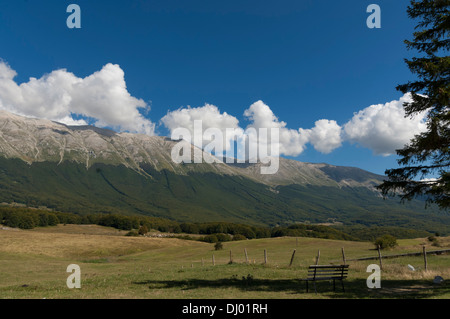 Malerische Aussicht auf Majella am Passo San Leonardo, Pacentro. Stockfoto