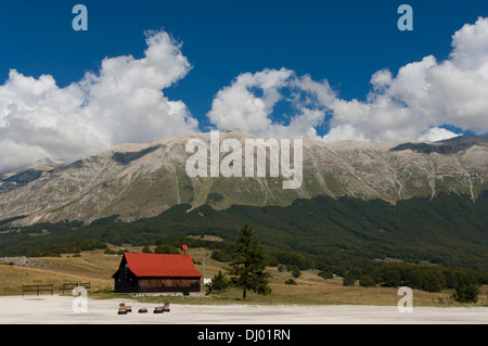 Malerische Aussicht auf Majella am Passo San Leonardo, Pacentro. Stockfoto