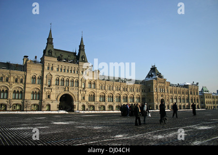 Das berühmteste Zahnfleisch ist die große Filiale in der Kitai-Gorod Teil von Moskau mit Blick auf rotes Quadrat. Stockfoto