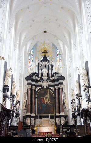 Mit Blick auf den Hochaltar (erbaut im Jahre 1670) der Antwerpener St.Paul Church Stockfoto