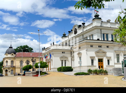 Teil der Stadt Sofia mit Parlamentsgebäude und Akademie Stockfoto