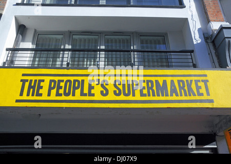 Die Menschen Supermarkt Schild über Shop, Lamb es Conduit Street, Bloomsbury, London England UK WC1 Stockfoto