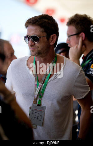 Schottischer Schauspieler Gerard Butler in der Red Bull Garage während des Formel 1 United States Grand Prix auf dem Circuit of the Americas verfolgen in der Nähe von Austin, TX. Stockfoto