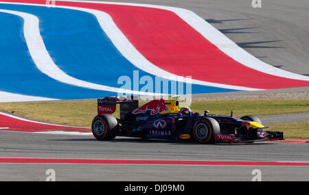 Mark Webber von Infiniti Red Bull bei der Formel 1 United States Grand Prix auf dem Circuit of the Americas zu verfolgen, in der Nähe von Austin, TX Stockfoto