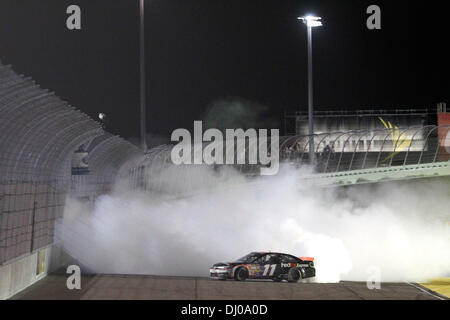 Homestead, FL, USA. 17. November 2013. Homestead, FL - 17. November 2013: Denny Hamlin (11) gewinnt die Ford EcoBoost-400 auf dem Homestead-Miami Speedway in Homestead, FL. © Csm/Alamy Live-Nachrichten Stockfoto