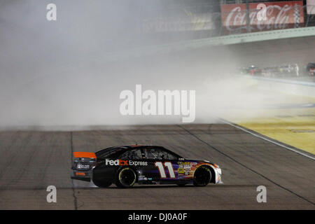 Homestead, FL, USA. 17. November 2013. Homestead, FL - 17. November 2013: Denny Hamlin (11) gewinnt die Ford EcoBoost-400 auf dem Homestead-Miami Speedway in Homestead, FL. © Csm/Alamy Live-Nachrichten Stockfoto