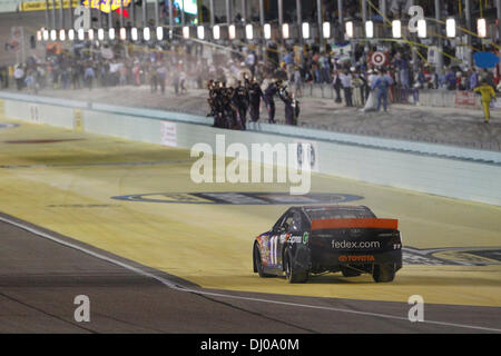 Homestead, FL, USA. 17. November 2013. Homestead, FL - 17. November 2013: Denny Hamlin (11) gewinnt die Ford EcoBoost-400 auf dem Homestead-Miami Speedway in Homestead, FL. © Csm/Alamy Live-Nachrichten Stockfoto