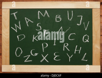 englische Buchstaben handschriftlich auf Tafel Stockfoto