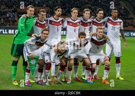 Deutschland Gruppe Mannschaftsaufstellung (GER), 15. November 2013 - Fußball / Fußball: Deutschland-Teamgruppe, Toni Kroos, Sami Khedira, Benedikt Howedes, Marcell Jansen, (oben L-R) Manuel Neuer, Mats Hummels, Jerome Boateng, Philipp Lahm (unten L-R), Mario Gotze, Thomas Müller und Andre Schurrle vor die freundliche internationale match zwischen Italien 1-1 Deutschland im Giuseppe Meazza Stadium in Mailand, Italien. (Foto von Maurizio Borsari/AFLO) Stockfoto