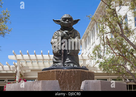 Yoda-Statue Brunnen im Letterman Digital Arts Center, (Lucasfilm, Ltd.), Presidio, San Francisco, Kalifornien, USA. Stockfoto