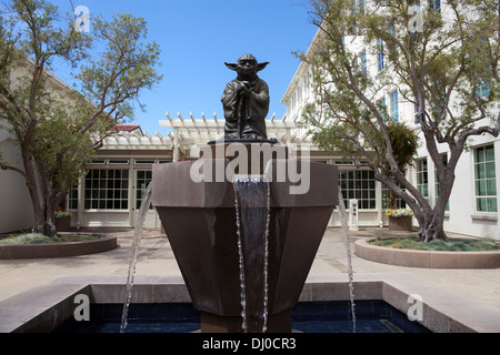 Yoda-Statue Brunnen im Letterman Digital Arts Center, (Lucasfilm, Ltd.), Presidio, San Francisco, Kalifornien, USA Stockfoto