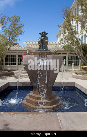 Yoda-Statue Brunnen im Letterman Digital Arts Center (Lucasfilm, Ltd.), Presidio, San Francisco, Kalifornien, USA. Stockfoto