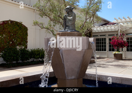 Yoda-Statue Brunnen im Letterman Digital Arts Center, (Lucasfilm, Ltd.), Presidio, San Francisco, Kalifornien, USA. Stockfoto
