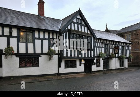 Die Königinnen Kopf Inn, St. James Street, Monmouth, Wales Stockfoto