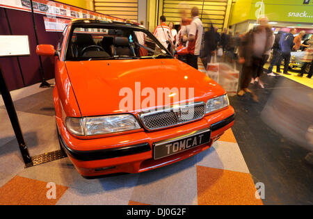 Birmingham, Vereinigtes Königreich. 16. November 2013. Oldtimer Autos auf dem Display an Lancaster Insurance NEC Classic Car Show in Birmingham. Rover 220 Coupe oder Tomcat, ein Youngtimer Retro-Klassiker, die neue Generation der modernen klassischen © Matthew Richardson/Alamy Live-Nachrichten Stockfoto