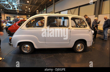 Birmingham, Vereinigtes Königreich. 16. November 2013. Oldtimer Autos auf dem Display an Lancaster Insurance NEC Classic Car Show in Birmingham. Fiat Multipla © Matthew Richardson/Alamy Live-Nachrichten Stockfoto