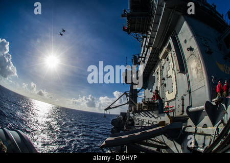 Der Flugzeugträger USS George Washington (CVN-73) führt Flugbetrieb vor der Küste der Republik der Philippinen Stockfoto