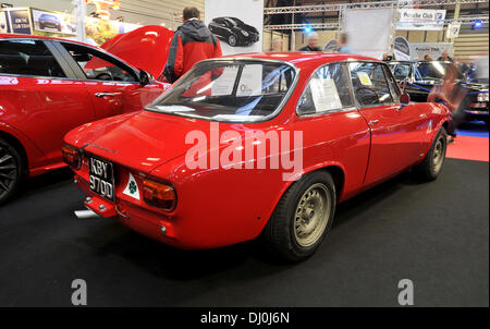 Birmingham, Vereinigtes Königreich. 16. November 2013. Oldtimer Autos auf dem Display an Lancaster Insurance NEC Classic Car Show in Birmingham. Alfa GTV © Matthew Richardson/Alamy Live-Nachrichten Stockfoto