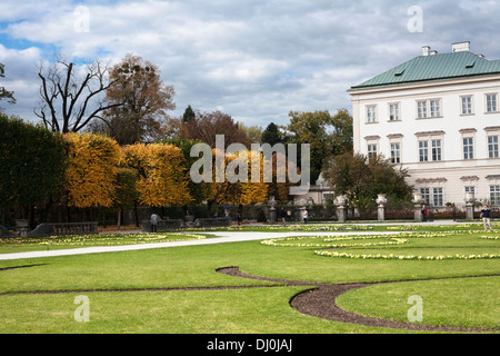 Mirabellgarten mit Schloss Mirabell in Salzburg. Stockfoto