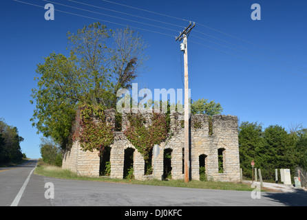 Bois D'Arc Burg, verlassene verfallene Sarg Fabrik und Leichenhalle in Missouri auf der alten Route 66 Stockfoto