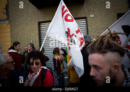 Susa, Italien. 16. November 2013. No Tav Demonstranten während einer Demonstration gegen den Hochgeschwindigkeitszug in Val di Susa, am 16. November, 2013.Photo: Valerio Muscella/NurPhoto © Valerio Muscella/NurPhoto/ZUMAPRESS.com/Alamy Live News Stockfoto