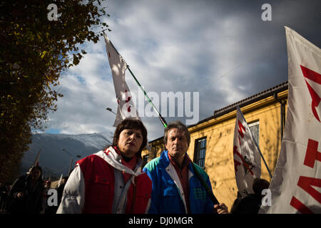 Susa, Italien. 16. November 2013. No Tav Demonstranten während einer Demonstration gegen den Hochgeschwindigkeitszug in Val di Susa, am 16. November, 2013.Photo: Valerio Muscella/NurPhoto © Valerio Muscella/NurPhoto/ZUMAPRESS.com/Alamy Live News Stockfoto