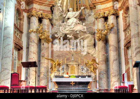 Innenraum der Karlskirche (Kirche St. Charles), Wien, Österreich Stockfoto