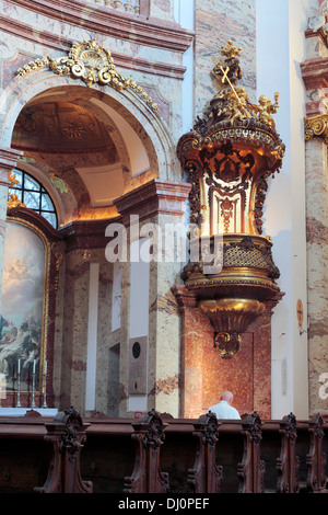 Innenraum der Karlskirche (Kirche St. Charles), Wien, Österreich Stockfoto