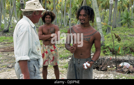 Golf-Lektion. Der Regisseur Torgny Anderberg aus Schweden gibt zwei einheimischen polynesischen ihre erste Lektion im Golf. Stockfoto