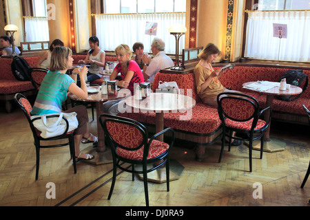 Innenraum des Café Central, Wien, Österreich Stockfoto