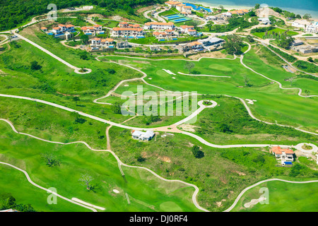 Luftaufnahme von Roatan Golfplatz, The Black Perl Pristine Bay Stockfoto