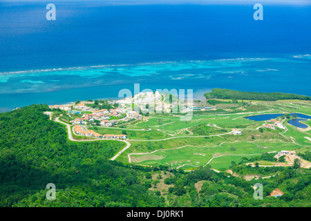 Luftaufnahme von Roatan Golfplatz, The Black Perl Pristine Bay Stockfoto