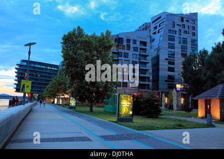 Kempinski Hotel River Park, Danube Damm in der Nacht, Bratislava, Slowakei Stockfoto