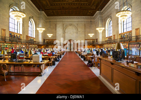 Main Leseraum in der Schwarzman building, Hauptsitz der New York Public Library in Manhattan, New York, NY, USA. Stockfoto