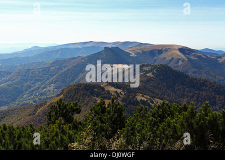 Nationalpark Velka Fatra vom Gipfel des Rakytov, Blick Richtung Ploska, Slowakei. Stockfoto