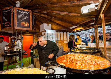 Piemont, Turin, Italien. 17. November 2013.  Vom 9. bis 24. November in Piazza Solferino Französisch Weihnachtsmarkt © wirklich Easy Star/Alamy Live News Stockfoto