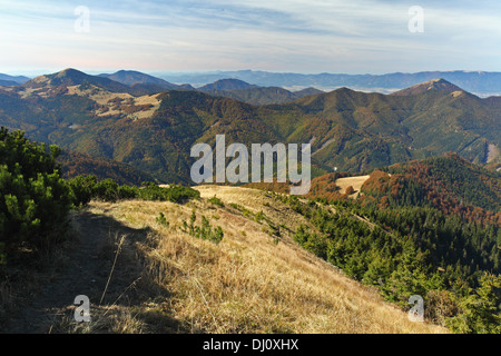 Nationalpark Velka Fatra vom Gipfel des Rakytov, Blick Richtung Borisov, Slowakei. Stockfoto