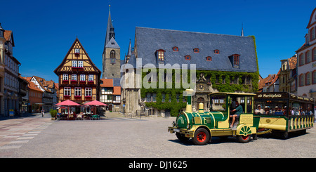 Marktplatz mit Rathaus und St.-Benediktiner-Kirche, Hoken Gastronomie, weglosen Zug, Quedlinburg, Sachsen-Anhalt, Deutschland Stockfoto