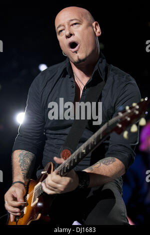 Chicago, Illinois, USA. 20. August 2011. Gitarrist JIMMY STAFFORD Zug führt im Charter ein Pavillon auf der nördlichsten Insel in Chicago, Illinois © Daniel DeSlover/ZUMAPRESS.com/Alamy Live-Nachrichten Stockfoto