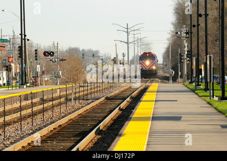 S s-Bahn Station nähern. Stockfoto