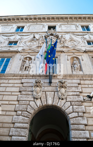 Palazzo Spada Fassade, Renaissancepalast aus dem 16. Jahrhundert entworfen von Francesco Borromini, Rom, Italien Stockfoto