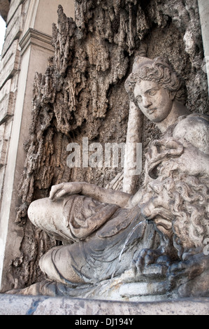 Göttin Juno, befindet sich einer der vier Brunnen an der Kreuzung der Via Delle Quattro Fontane und Via del Quirinale in Rom, Italien Stockfoto