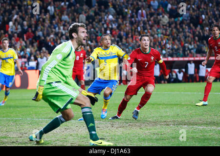 Lissabon, Portugal. © 15. November 2013. Cristiano Ronaldo (POR) Football / Soccer: Cristiano Ronaldo Portugal punktet das spielentscheidende Tor während der FIFA World Cup Brasilien 2014 Qualifier Europäische Zone Play-off 1. Bein match zwischen Portugal 1-0 Schweden Luz-Stadion in Lissabon, Portugal. © D . Nakashima/AFLO/Alamy Live-Nachrichten Stockfoto