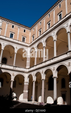 Innenhof des Palazzo della Cancelleria, Rom, Italien Stockfoto