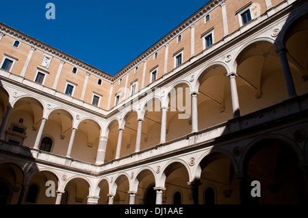 Innenhof des Palazzo della Cancelleria, Rom, Italien Stockfoto