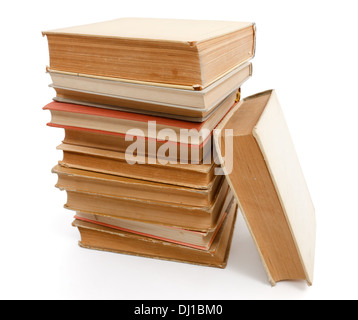 Stapel alter Bücher mit einem schrägen auf Sie Stockfoto