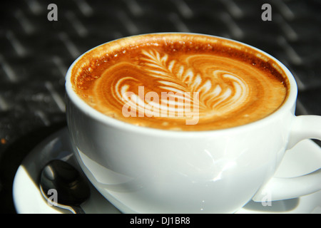 Eine leckere Tasse Kaffee am frühen Morgen Stockfoto