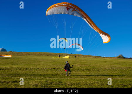 Gleitschirm auf der Wasserkuppe, Rhön, Hessen, Deutschland Stockfoto