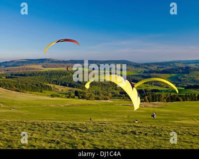 Gleitschirm auf der Wasserkuppe, Rhön, Hessen, Deutschland Stockfoto